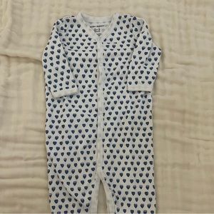 Like new- roller rabbit snap blue heart footie